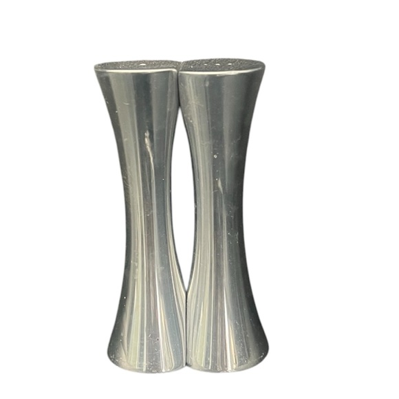 nambe Kissing Salt & Pepper‎ Shakers | 2-Piece Set - Picture 1 of 5